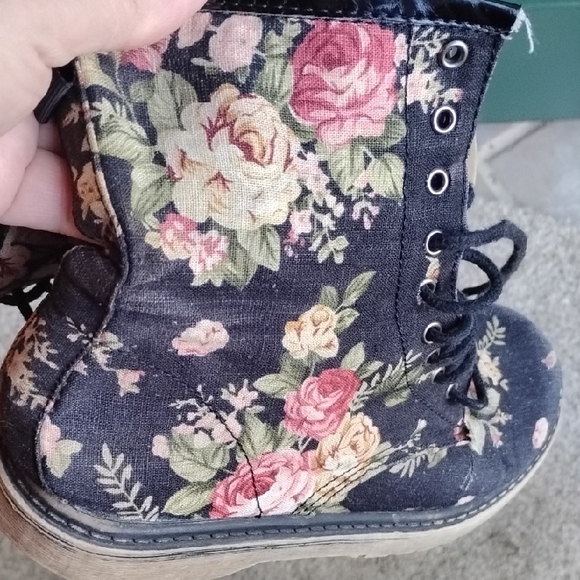 Wild Diva Fabric Floral Pattern Combat Style Boots - Picture 6 of 8